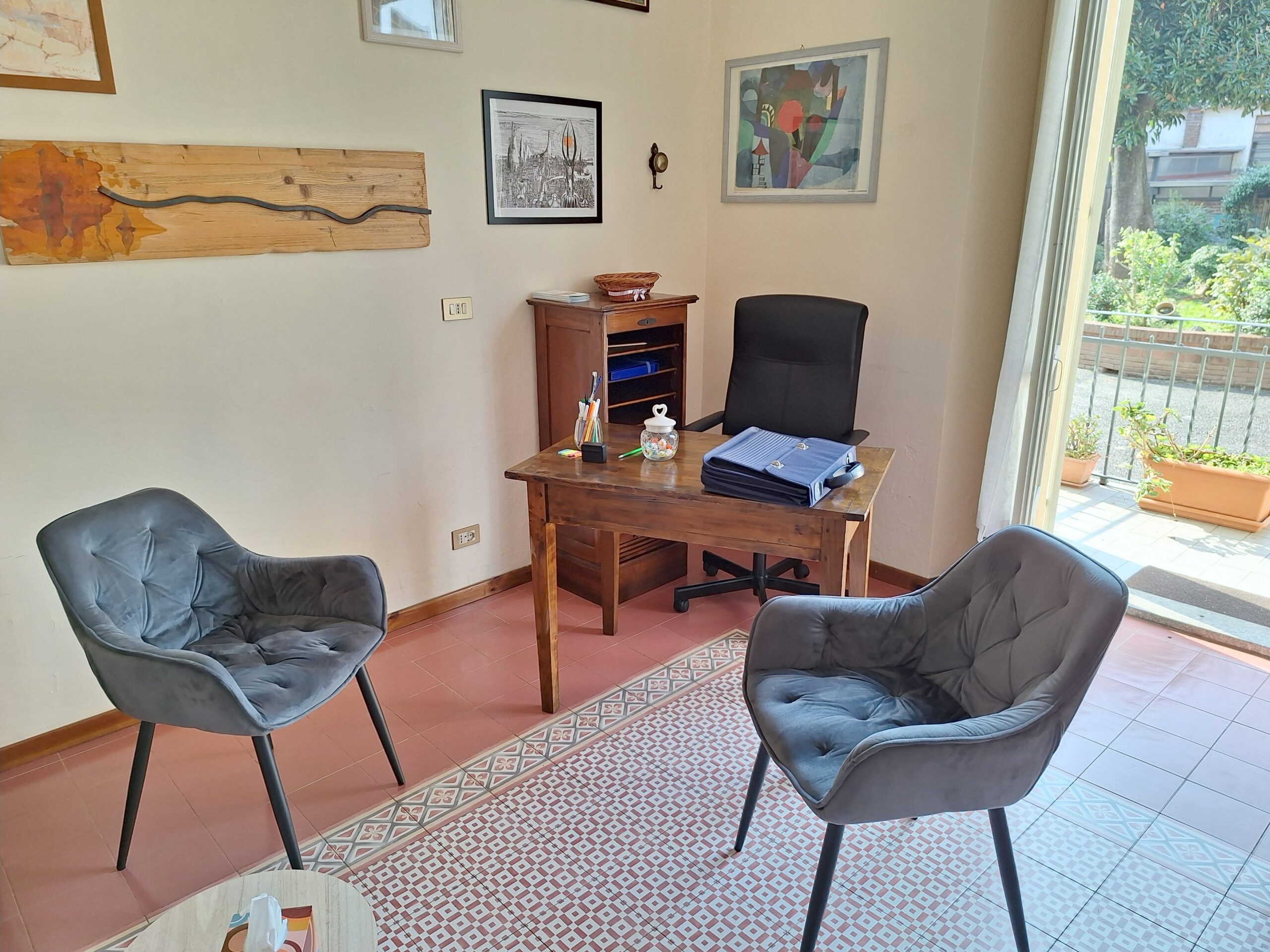 Studio per i colloqui psicologici presso LFLP a Torino Nord, vista sinistra